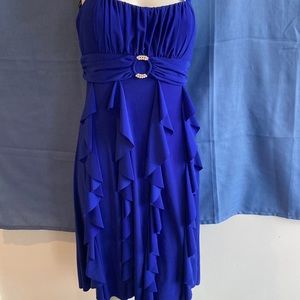 Royal blue dress, good for a date night or wedding. 92% polyester and 8% spandex